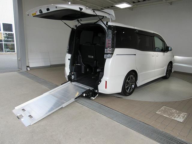 ヴォクシー ＺＳ　タイプ１　クルマイス　両側パワースライド　後席モニタ　保証付　１年間走行距離無制限　トヨタ認定中古車　ナビ　フルセグ　バックカメラ　ＥＴＣ　スマートキー　ＬＥＤヘッドランプ　純正アルミホイール　ワンオーナー（2枚目）