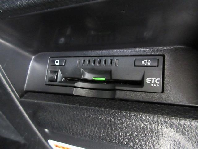 ヴォクシー ＺＳ　タイプ１　クルマイス　両側パワースライド　後席モニタ　保証付　１年間走行距離無制限　トヨタ認定中古車　ナビ　フルセグ　バックカメラ　ＥＴＣ　スマートキー　ＬＥＤヘッドランプ　純正アルミホイール　ワンオーナー（9枚目）