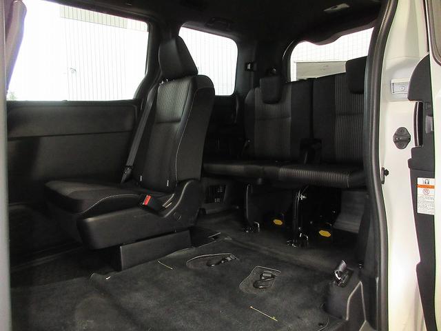 ヴォクシー ＺＳ　タイプ１　クルマイス　両側パワースライド　後席モニタ　保証付　１年間走行距離無制限　トヨタ認定中古車　ナビ　フルセグ　バックカメラ　ＥＴＣ　スマートキー　ＬＥＤヘッドランプ　純正アルミホイール　ワンオーナー（10枚目）