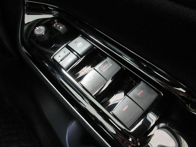 ヴォクシー ＺＳ　タイプ１　クルマイス　両側パワースライド　後席モニタ　保証付　１年間走行距離無制限　トヨタ認定中古車　ナビ　フルセグ　バックカメラ　ＥＴＣ　スマートキー　ＬＥＤヘッドランプ　純正アルミホイール　ワンオーナー（23枚目）