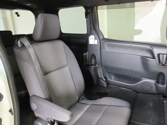 ヴォクシー ＺＳ　タイプ１　クルマイス　両側パワースライド　後席モニタ　保証付　１年間走行距離無制限　トヨタ認定中古車　ナビ　フルセグ　バックカメラ　ＥＴＣ　スマートキー　ＬＥＤヘッドランプ　純正アルミホイール　ワンオーナー（24枚目）