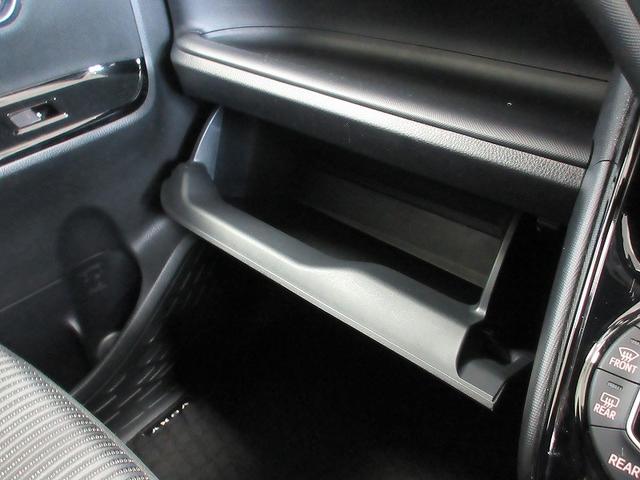 ヴォクシー ＺＳ　タイプ１　クルマイス　両側パワースライド　後席モニタ　保証付　１年間走行距離無制限　トヨタ認定中古車　ナビ　フルセグ　バックカメラ　ＥＴＣ　スマートキー　ＬＥＤヘッドランプ　純正アルミホイール　ワンオーナー（40枚目）