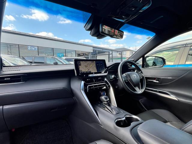 ハリアーハイブリッド Ｚ　踏み間違い加速抑制　１５００Ｗコンセント　ディーラー保証１年走行距離無制限　ドラレコ　ディスプレイオーディオ　ナビ　フルセグ　全方位モニタ　ＥＴＣ　スマートキー　ＬＥＤ　パワーシート　純正アルミ（3枚目）