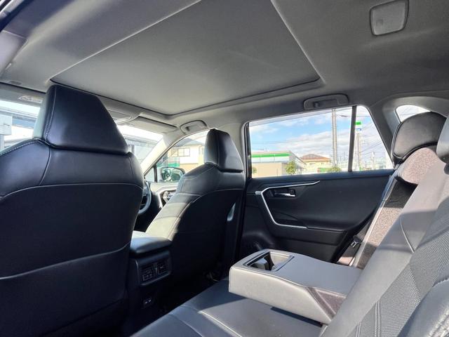 ＲＡＶ４ Ｇ　Ｚパッケージ　踏み間違い加速抑制　全方位モニタ　保証１年間走行距離無制限　ディスプレイオーディオ　ナビ　フルセグ　バックカメラ　ＥＴＣ　ＬＥＤヘッドランプ　シートヒータークール　パワーシート　純正アルミ　電動リア（4枚目）