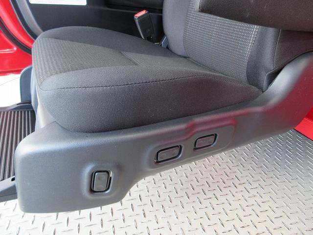 ヴィッツ ＨＶ　Ｆジョシュセキリフト　踏み間違い加速抑制　　ディーラー保証１年　走行距離無制限　トヨタ認定中古車　ＣＤ再生　サポカー　ＬＤＡ　ＰＫＳＢ　クリアランスソナー（3枚目）