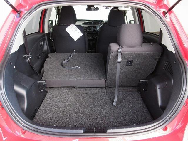 ヴィッツ ＨＶ　Ｆジョシュセキリフト　踏み間違い加速抑制　　ディーラー保証１年　走行距離無制限　トヨタ認定中古車　ＣＤ再生　サポカー　ＬＤＡ　ＰＫＳＢ　クリアランスソナー（9枚目）