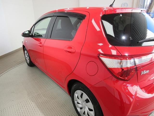 ヴィッツ ＨＶ　Ｆジョシュセキリフト　踏み間違い加速抑制　　ディーラー保証１年　走行距離無制限　トヨタ認定中古車　ＣＤ再生　サポカー　ＬＤＡ　ＰＫＳＢ　クリアランスソナー（19枚目）