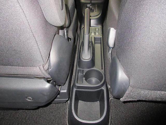 ヴィッツ ＨＶ　Ｆジョシュセキリフト　踏み間違い加速抑制　　ディーラー保証１年　走行距離無制限　トヨタ認定中古車　ＣＤ再生　サポカー　ＬＤＡ　ＰＫＳＢ　クリアランスソナー（25枚目）