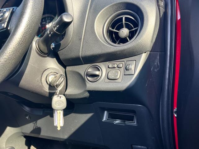 ヴィッツ ＨＶ　Ｆジョシュセキリフト　踏み間違い加速抑制　　ディーラー保証１年　走行距離無制限　トヨタ認定中古車　ＣＤ再生　サポカー　ＬＤＡ　ＰＫＳＢ　クリアランスソナー（34枚目）