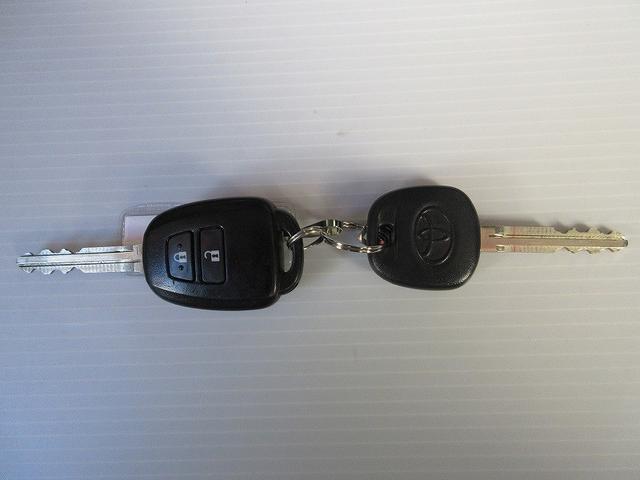 ヴィッツ ＨＶ　Ｆジョシュセキリフト　踏み間違い加速抑制　　ディーラー保証１年　走行距離無制限　トヨタ認定中古車　ＣＤ再生　サポカー　ＬＤＡ　ＰＫＳＢ　クリアランスソナー（75枚目）