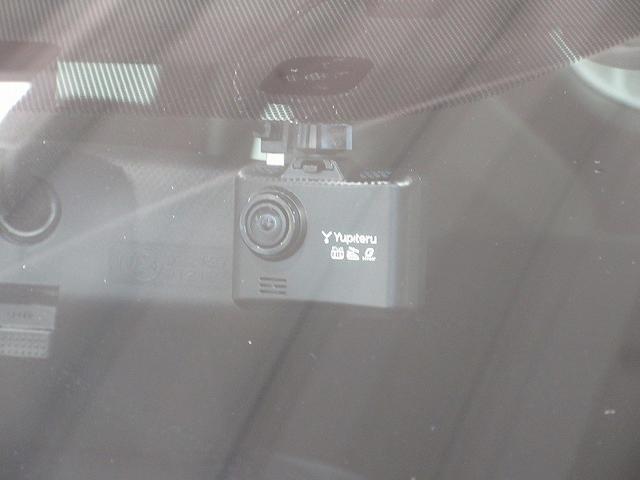 プリウス Ｓツーリングセレクション　加速抑制システム（トヨタ用品）　ドラレコ　トヨタディーラー保証１年走行距離無制限　トヨタ認定中古車　ナビ　ワンセグ　バックカメラ　ＣＤ再生　ＥＴＣ　スマートキー　ＬＥＤヘッドランプ　ワンオーナー（3枚目）