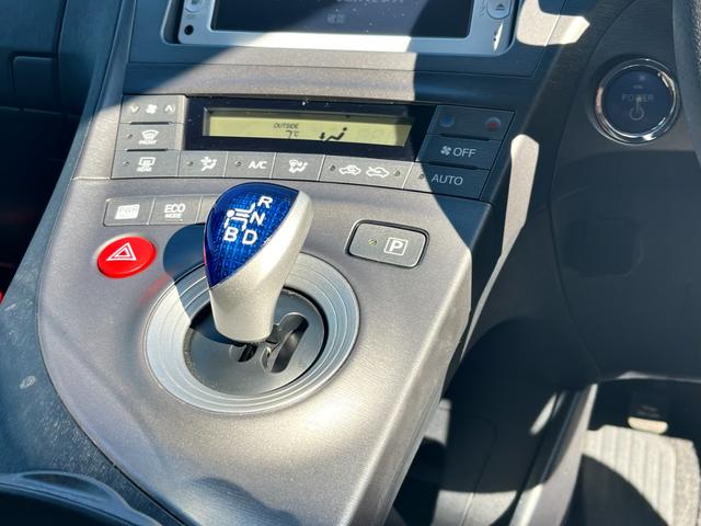 プリウス Ｓツーリングセレクション　加速抑制システム（トヨタ用品）　ドラレコ　トヨタディーラー保証１年走行距離無制限　トヨタ認定中古車　ナビ　ワンセグ　バックカメラ　ＣＤ再生　ＥＴＣ　スマートキー　ＬＥＤヘッドランプ　ワンオーナー（38枚目）