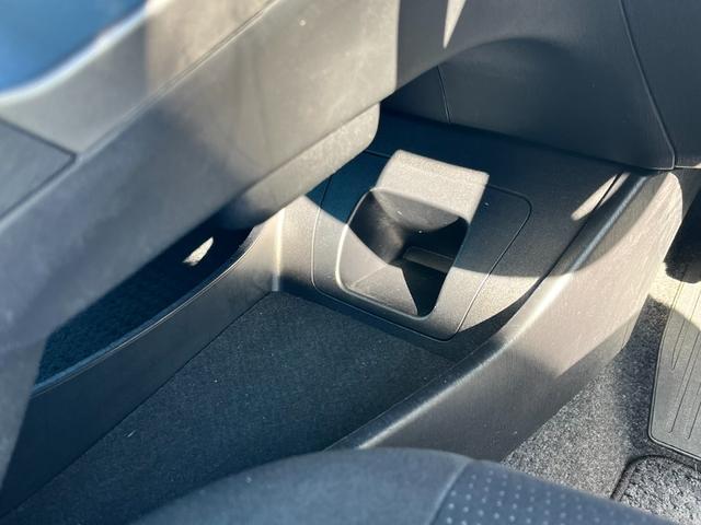 プリウス Ｓツーリングセレクション　加速抑制システム（トヨタ用品）　ドラレコ　トヨタディーラー保証１年走行距離無制限　トヨタ認定中古車　ナビ　ワンセグ　バックカメラ　ＣＤ再生　ＥＴＣ　スマートキー　ＬＥＤヘッドランプ　ワンオーナー（39枚目）