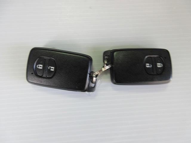 プリウス Ｓツーリングセレクション　加速抑制システム（トヨタ用品）　ドラレコ　トヨタディーラー保証１年走行距離無制限　トヨタ認定中古車　ナビ　ワンセグ　バックカメラ　ＣＤ再生　ＥＴＣ　スマートキー　ＬＥＤヘッドランプ　ワンオーナー（72枚目）