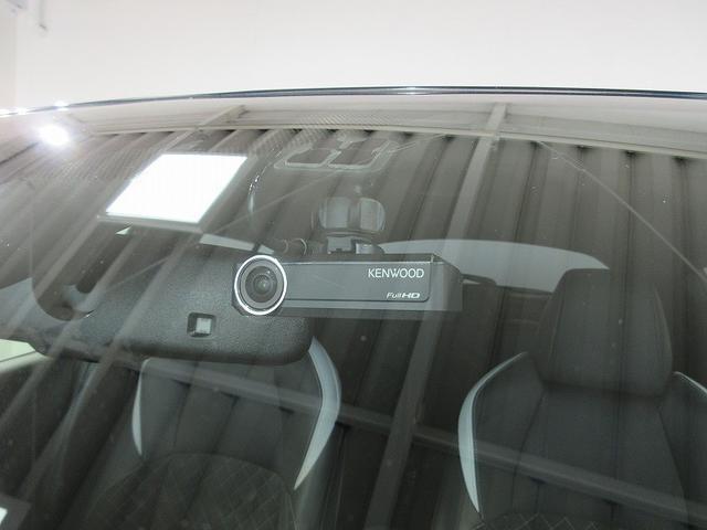 �h���C�u���̉f���≹�����L�^�ł���h���C�u���R�[�_�[�𑕔����Ă��܂��I���s���͂������A������^�]�⎖�̂ɑ��������ۂ����S�ł��􎩕����g�₲�Ƒ�����邽�߂ɓ��ڂ��Ă������������ł���