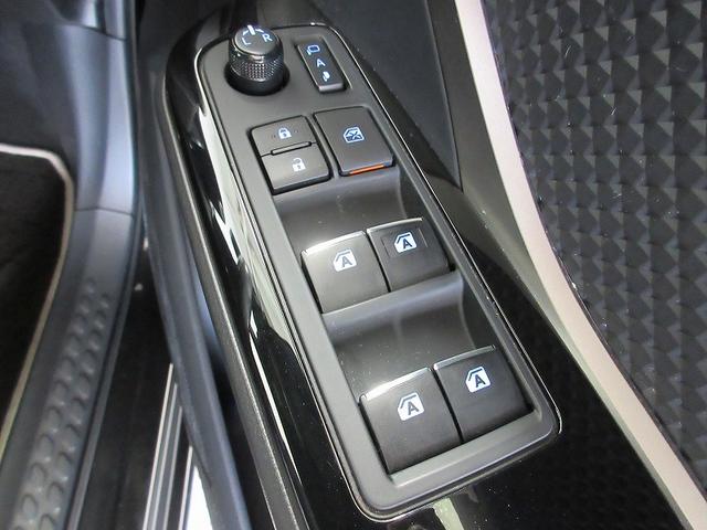 �d���i�[�~���[�𓋍ڂ��Ă��܂��I�I�[�g���[�h�ݒ�Ńh�A���b�N�̉����Ɠ����ɐ܂��܂�Ă���T�C�h�~���[���W�J���A�h�A���{������ƃT�C�h�~���[���i�[���܂��I���K�ȃh���C�u�����y���݂���������