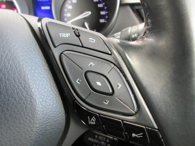 �X�e�A�����O����𗣂����I�[�f�B�I�E�n���Y�t���[�̑��삪�\�ł���