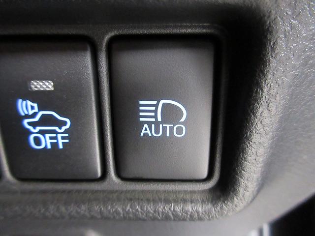 �y�I�[�g�}�`�b�N�n�C�r�[���z�t�����g�E�C���h�E�K���X�㕔�ɐݒu���ꂽ�J�����Z���T�[�ɂ��O���ԗ��̃����v��X�H���Ȃǂ̖��邳�𔻒肵�A�����I�Ƀn�C�r�[���ƃ��[�r�[����؂肩���܂���