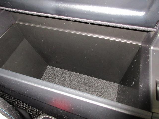 プリウス Ｓ　踏み間違い時加速抑制　ドラレコ　保証１年　走行距離無制限　トヨタ認定中古車　ナビ　ワンセグ　バックカメラ　ＣＤ再生　ＥＴＣ　スマートキー　ＬＥＤヘッドランプ　純正アルミホイール　ワンオーナー（20枚目）