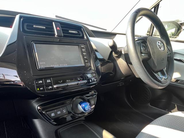 プリウス Ｓ　踏み間違い時加速抑制　ドラレコ　保証１年　走行距離無制限　トヨタ認定中古車　ナビ　ワンセグ　バックカメラ　ＣＤ再生　ＥＴＣ　スマートキー　ＬＥＤヘッドランプ　純正アルミホイール　ワンオーナー（35枚目）