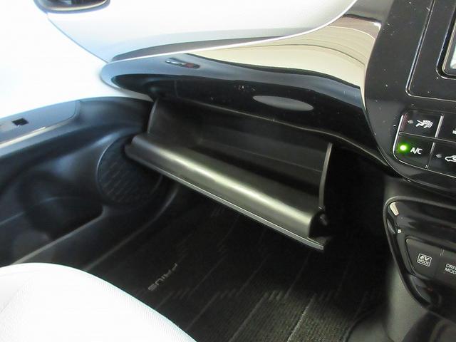 プリウス Ｓ　踏み間違い時加速抑制　ドラレコ　保証１年　走行距離無制限　トヨタ認定中古車　ナビ　ワンセグ　バックカメラ　ＣＤ再生　ＥＴＣ　スマートキー　ＬＥＤヘッドランプ　純正アルミホイール　ワンオーナー（38枚目）