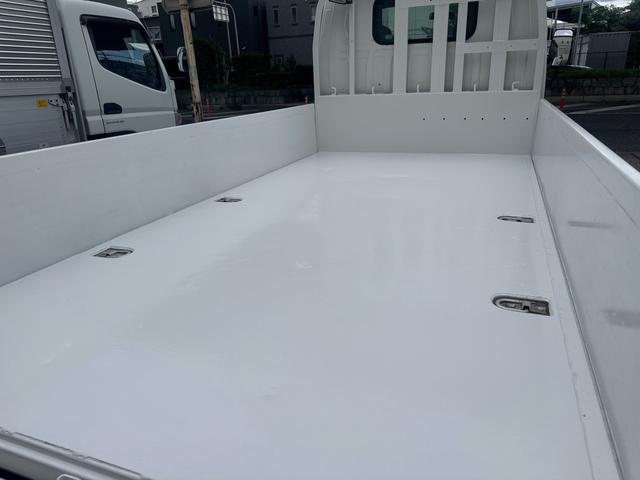 エルフトラック ＡＴ　２トン　２ｔ　４ＷＤ　低床　ヒラボディ　荷台鉄板張り　ＡＴ　２トン　４ＷＤ　低床　荷台鉄板張り　荷台塗装済み　３方開　ＥＴＣ　ロープフック付　電格格納ミラー　アイドリングストップ　あおり開封チェーン付　荷寸３１０×１６０×３８　外寸４６９×１６９×１９８（27枚目）