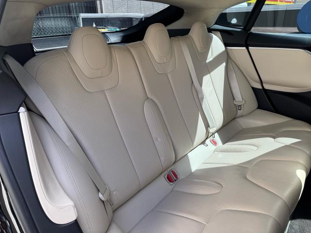 モデルＳ Ｐ８５　ナビ（大型タッチスクリーン）　Ｂｌｕｅｔｏｏｔｈ　Ｗｉ－Ｆｉ　スマートフォン接続機能搭載　レーダー探知機　バックモニター　パワーシート　パワートランク　禁煙車　スペアキー　全席パワーウィンドウ（47枚目）