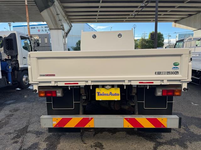キャンター ＭＴ５　４．８トン　５トン　ワイドキャブ　荷台鉄板張り　５トンベース　８ｔ限定中型免許　車両重量３０３０ｋｇ　車両総重量７９９５ｋｇ　あゆみ掛　３方開　メッキパーツ　相調インパネ　ナビ　バックカメラ　ＴＶ　荷寸３５０×１９７×３８　外寸５３２×２１１×３８（4枚目）