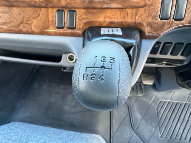 キャンター ＭＴ５　４．８トン　５トン　ワイドキャブ　荷台鉄板張り　５トンベース　８ｔ限定中型免許　車両重量３０３０ｋｇ　車両総重量７９９５ｋｇ　あゆみ掛　３方開　メッキパーツ　相調インパネ　ナビ　バックカメラ　ＴＶ　荷寸３５０×１９７×３８　外寸５３２×２１１×３８（11枚目）