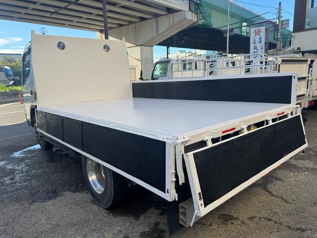 キャンター ＭＴ５　４．８トン　５トン　ワイドキャブ　荷台鉄板張り　５トンベース　８ｔ限定中型免許　車両重量３０３０ｋｇ　車両総重量７９９５ｋｇ　あゆみ掛　３方開　メッキパーツ　相調インパネ　ナビ　バックカメラ　ＴＶ　荷寸３５０×１９７×３８　外寸５３２×２１１×３８（30枚目）