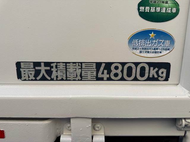 キャンター ＭＴ５　４．８トン　５トン　ワイドキャブ　荷台鉄板張り　５トンベース　８ｔ限定中型免許　車両重量３０３０ｋｇ　車両総重量７９９５ｋｇ　あゆみ掛　３方開　メッキパーツ　相調インパネ　ナビ　バックカメラ　ＴＶ　荷寸３５０×１９７×３８　外寸５３２×２１１×３８（46枚目）