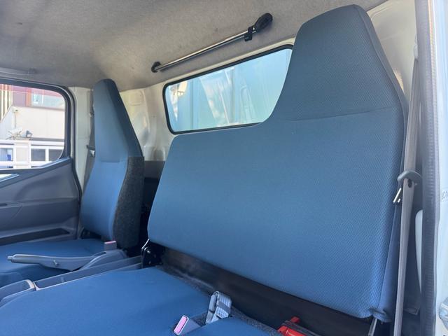 キャンター ＭＴ５　４．８トン　５トン　ワイドキャブ　荷台鉄板張り　５トンベース　８ｔ限定中型免許　車両重量３０３０ｋｇ　車両総重量７９９５ｋｇ　あゆみ掛　３方開　メッキパーツ　相調インパネ　ナビ　バックカメラ　ＴＶ　荷寸３５０×１９７×３８　外寸５３２×２１１×３８（50枚目）
