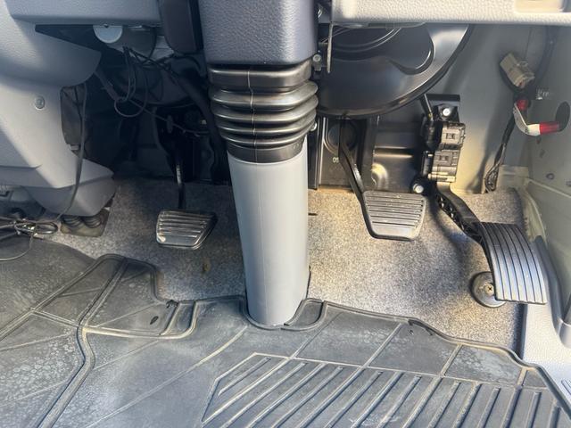 キャンター ＭＴ５　４．８トン　５トン　ワイドキャブ　荷台鉄板張り　５トンベース　８ｔ限定中型免許　車両重量３０３０ｋｇ　車両総重量７９９５ｋｇ　あゆみ掛　３方開　メッキパーツ　相調インパネ　ナビ　バックカメラ　ＴＶ　荷寸３５０×１９７×３８　外寸５３２×２１１×３８（52枚目）