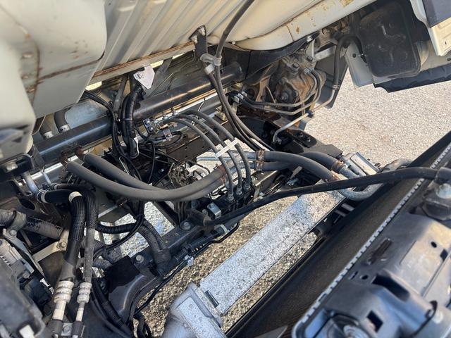 キャンター ＭＴ５　４．８トン　５トン　ワイドキャブ　荷台鉄板張り　５トンベース　８ｔ限定中型免許　車両重量３０３０ｋｇ　車両総重量７９９５ｋｇ　あゆみ掛　３方開　メッキパーツ　相調インパネ　ナビ　バックカメラ　ＴＶ　荷寸３５０×１９７×３８　外寸５３２×２１１×３８（75枚目）