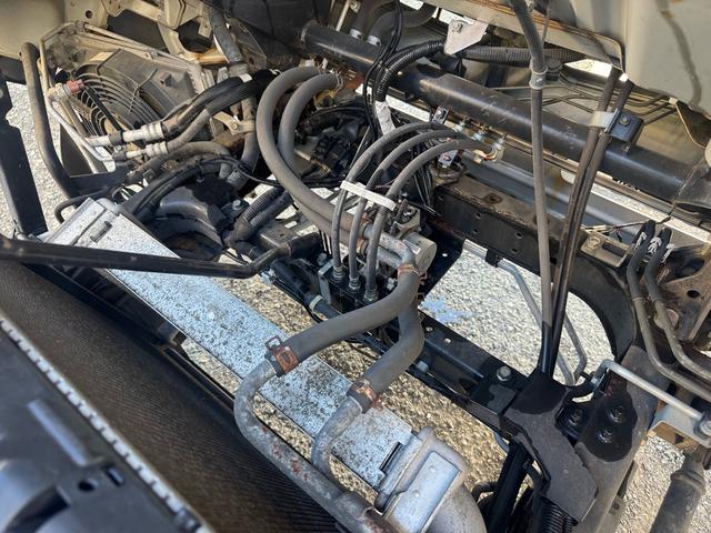 キャンター ＭＴ５　４．８トン　５トン　ワイドキャブ　荷台鉄板張り　５トンベース　８ｔ限定中型免許　車両重量３０３０ｋｇ　車両総重量７９９５ｋｇ　あゆみ掛　３方開　メッキパーツ　相調インパネ　ナビ　バックカメラ　ＴＶ　荷寸３５０×１９７×３８　外寸５３２×２１１×３８（76枚目）