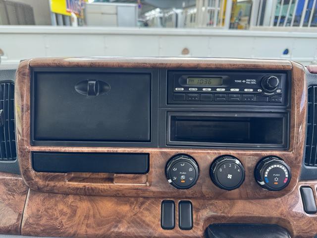 キャンター ＭＴ５　２トン　全低床ダンプ　新品コボレーン　荷台塗装済み　メッキパーツ　相調インパネ　シートカバー付き　電格格納ミラー　路肩灯　３方開　乗車定員３人　５トン限定準中型免許対応　車両重量２７７０ｋｋｇ　車両総重量４９３５ｋｇ　荷寸３０５×１５９×３８（15枚目）