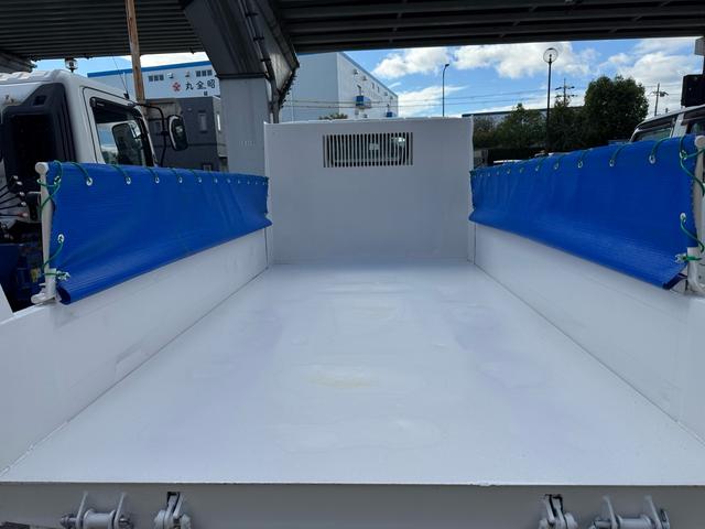 キャンター ＭＴ５　２トン　全低床ダンプ　新品コボレーン　荷台塗装済み　メッキパーツ　相調インパネ　シートカバー付き　電格格納ミラー　路肩灯　３方開　乗車定員３人　５トン限定準中型免許対応　車両重量２７７０ｋｋｇ　車両総重量４９３５ｋｇ　荷寸３０５×１５９×３８（28枚目）