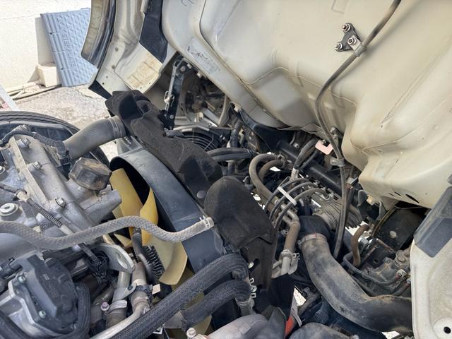 キャンター ＭＴ５　２トン　全低床ダンプ　新品コボレーン　荷台塗装済み　メッキパーツ　相調インパネ　シートカバー付き　電格格納ミラー　路肩灯　３方開　乗車定員３人　５トン限定準中型免許対応　車両重量２７７０ｋｋｇ　車両総重量４９３５ｋｇ　荷寸３０５×１５９×３８（76枚目）