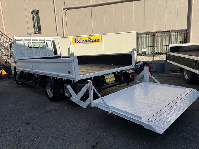 キャンター MT5 2トン 平ボディ パワーゲート 荷台鉄板張り 極東パワーゲート アーム式 ロープフック 3方開 あおり開封補助装置 タンク100L アドブルー キーレス 8t限定中型免許 車両重量2990kg 車両総重量5155kg 荷寸435×208×38(2枚目)