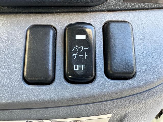 キャンター MT5 2トン 平ボディ パワーゲート 荷台鉄板張り 極東パワーゲート アーム式 ロープフック 3方開 あおり開封補助装置 タンク100L アドブルー キーレス 8t限定中型免許 車両重量2990kg 車両総重量5155kg 荷寸435×208×38(19枚目)