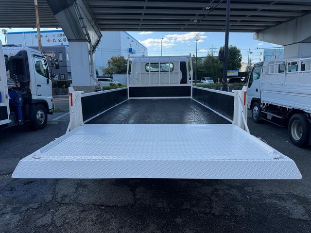 キャンター MT5 2トン 平ボディ パワーゲート 荷台鉄板張り 極東パワーゲート アーム式 ロープフック 3方開 あおり開封補助装置 タンク100L アドブルー キーレス 8t限定中型免許 車両重量2990kg 車両総重量5155kg 荷寸435×208×38(24枚目)