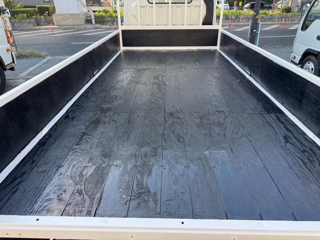 キャンター MT5 2トン 平ボディ パワーゲート 荷台鉄板張り 極東パワーゲート アーム式 ロープフック 3方開 あおり開封補助装置 タンク100L アドブルー キーレス 8t限定中型免許 車両重量2990kg 車両総重量5155kg 荷寸435×208×38(29枚目)