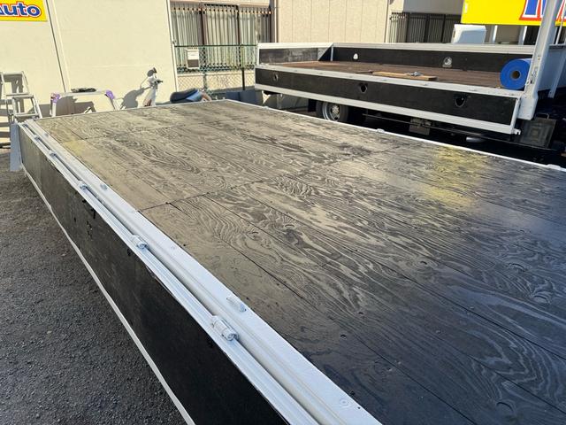 キャンター MT5 2トン 平ボディ パワーゲート 荷台鉄板張り 極東パワーゲート アーム式 ロープフック 3方開 あおり開封補助装置 タンク100L アドブルー キーレス 8t限定中型免許 車両重量2990kg 車両総重量5155kg 荷寸435×208×38(35枚目)