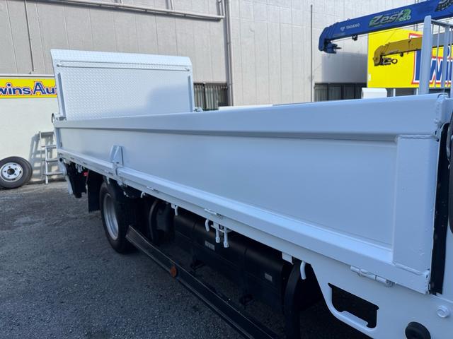 キャンター MT5 2トン 平ボディ パワーゲート 荷台鉄板張り 極東パワーゲート アーム式 ロープフック 3方開 あおり開封補助装置 タンク100L アドブルー キーレス 8t限定中型免許 車両重量2990kg 車両総重量5155kg 荷寸435×208×38(39枚目)