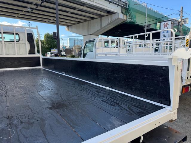 キャンター MT5 2トン 平ボディ パワーゲート 荷台鉄板張り 極東パワーゲート アーム式 ロープフック 3方開 あおり開封補助装置 タンク100L アドブルー キーレス 8t限定中型免許 車両重量2990kg 車両総重量5155kg 荷寸435×208×38(42枚目)