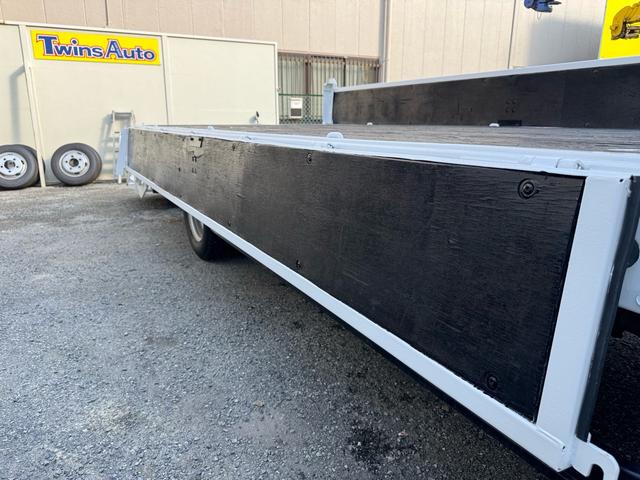 キャンター MT5 2トン 平ボディ パワーゲート 荷台鉄板張り 極東パワーゲート アーム式 ロープフック 3方開 あおり開封補助装置 タンク100L アドブルー キーレス 8t限定中型免許 車両重量2990kg 車両総重量5155kg 荷寸435×208×38(43枚目)