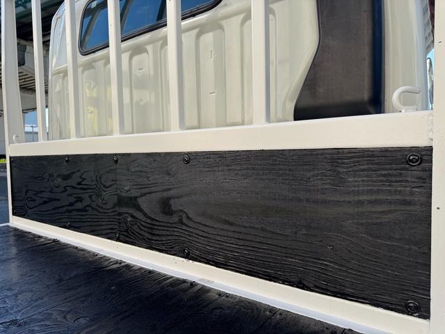 キャンター MT5 2トン 平ボディ パワーゲート 荷台鉄板張り 極東パワーゲート アーム式 ロープフック 3方開 あおり開封補助装置 タンク100L アドブルー キーレス 8t限定中型免許 車両重量2990kg 車両総重量5155kg 荷寸435×208×38(48枚目)