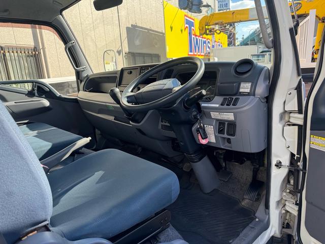 キャンター MT5 2トン 平ボディ パワーゲート 荷台鉄板張り 極東パワーゲート アーム式 ロープフック 3方開 あおり開封補助装置 タンク100L アドブルー キーレス 8t限定中型免許 車両重量2990kg 車両総重量5155kg 荷寸435×208×38(51枚目)