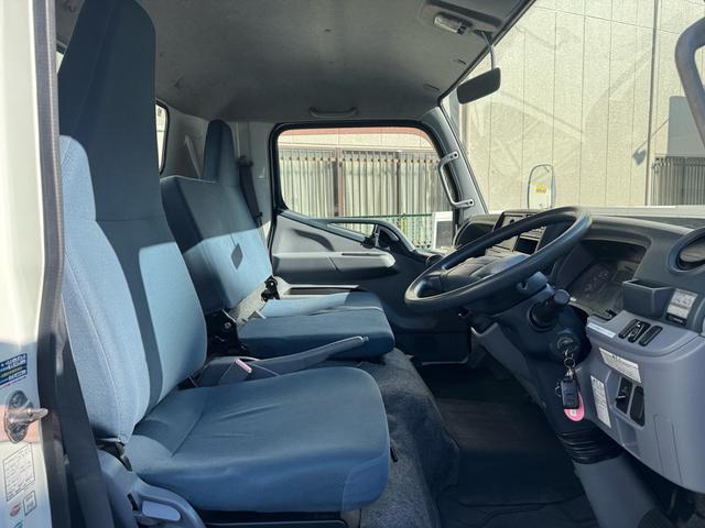 キャンター MT5 2トン 平ボディ パワーゲート 荷台鉄板張り 極東パワーゲート アーム式 ロープフック 3方開 あおり開封補助装置 タンク100L アドブルー キーレス 8t限定中型免許 車両重量2990kg 車両総重量5155kg 荷寸435×208×38(53枚目)