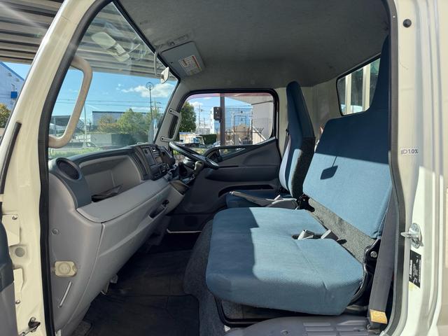 キャンター MT5 2トン 平ボディ パワーゲート 荷台鉄板張り 極東パワーゲート アーム式 ロープフック 3方開 あおり開封補助装置 タンク100L アドブルー キーレス 8t限定中型免許 車両重量2990kg 車両総重量5155kg 荷寸435×208×38(54枚目)